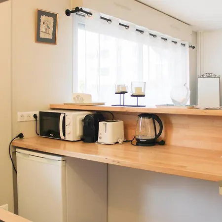 A Charming Retreat Just Outside Paris شقة