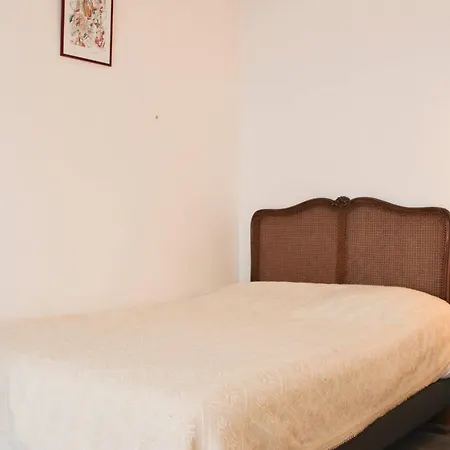 A Charming Retreat Just Outside Paris شقة فَنسين